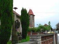 Chřenovice s kostelíkem s věží z románského zdiva | | Přidal: IvSi, id:20110515211547440