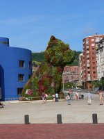 Jeff Koons: Štěňátko (Puppy), Bilbao | Květinový pes před Gugenheimovým muzeem moderního umění| Přidal: IvSi, id:20120618125522248
