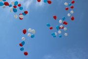 helium vynáší balónky do nebes | | Přidal: IvSi, id:20180510204949512